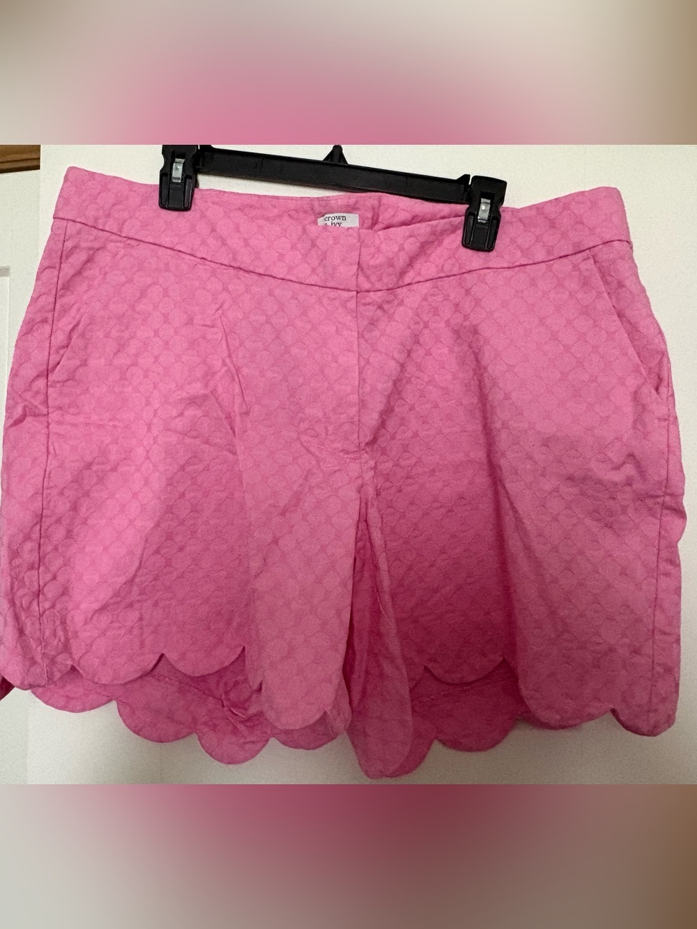 crown & ivy Curvy Pink Scalloped Hem Shorts 18W